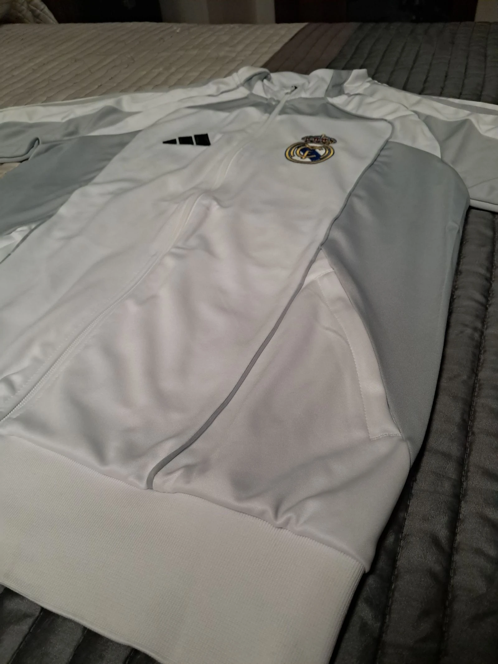 Real Madrid Tracksuit 25/26 - Full Set - Size M – photo 3